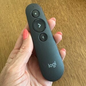 Logi Black Wireless Presenter Remote